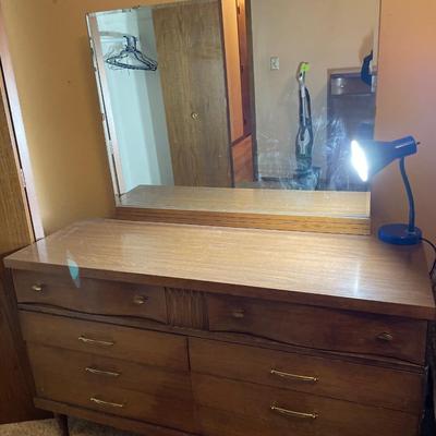 Bassett dresser with mirror