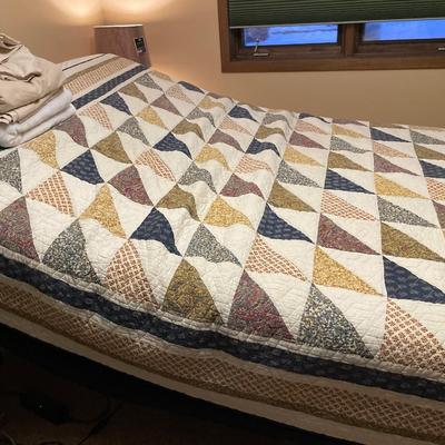 Motosleep adjustable queen bed with Sealy Posturepedic mattress