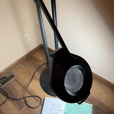 Crafting magnifying lamp