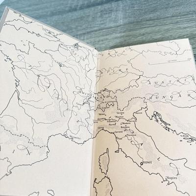 LOT 8L: Folio Society Books - 2007 Blackmailers Don't Shoot by Raymond Chandler, 2010 Dickens in Europe & 2009 The Wit of Oscar...