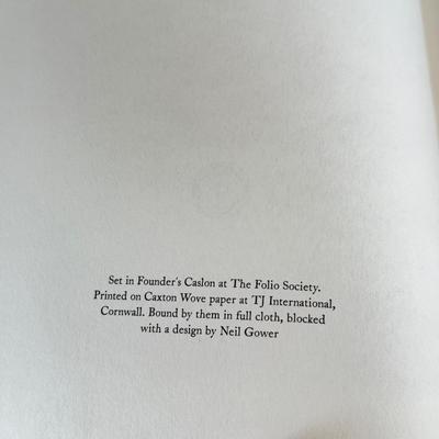 LOT 22L: Folio Society Books - 2007 The Folio Book of Carols, 2004 The Best of the Raconteurs & 2013 The Folio Book of Humorous...