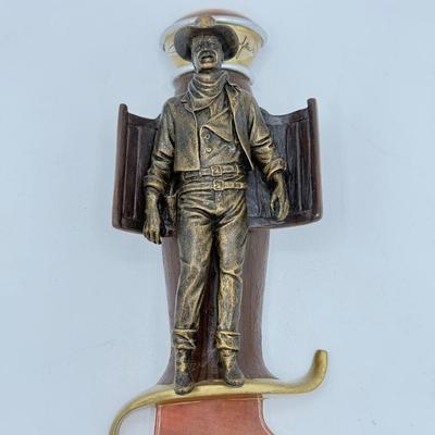 LOT 30L: Bradford Exchange John Wayne Knife Collection - 2006 "An American Legend" G1021, 2007 "Western Legend" A7795...
