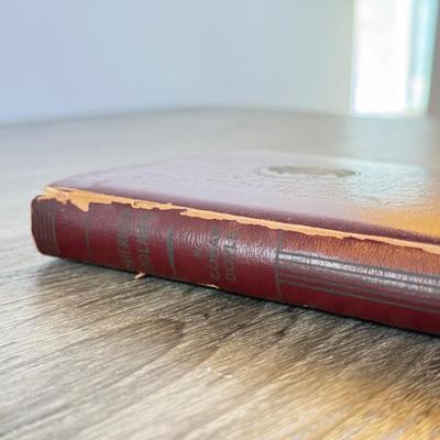 LOT 40L: 1932 Sherlock Holmes by Arthur Conan Doyle G. Washington Edition & NIP The New Annotated Sherlock Holmes (2 Volumes)