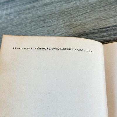 LOT 40L: 1932 Sherlock Holmes by Arthur Conan Doyle G. Washington Edition & NIP The New Annotated Sherlock Holmes (2 Volumes)