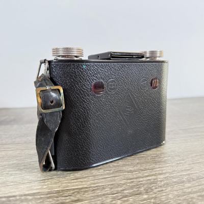 LOT 43L: Vintage Agfa Ansco PD16 Clipper Camera w/ Box & Instructions