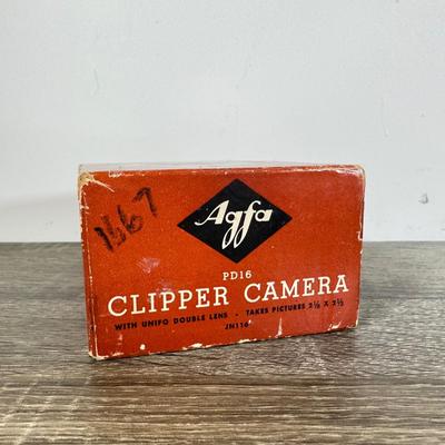 LOT 43L: Vintage Agfa Ansco PD16 Clipper Camera w/ Box & Instructions