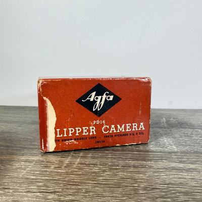 LOT 43L: Vintage Agfa Ansco PD16 Clipper Camera w/ Box & Instructions