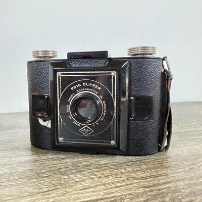 LOT 43L: Vintage Agfa Ansco PD16 Clipper Camera w/ Box & Instructions