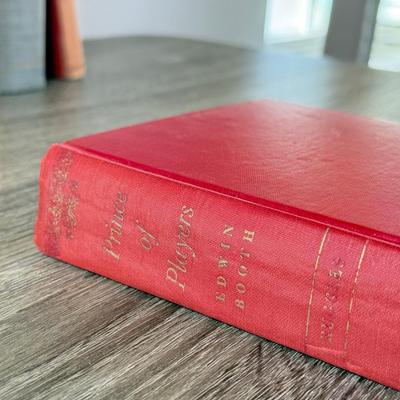 LOT 49L: Antique & Vintage Books - 1897 Quo Vadis by Henryk Sienkiewicz, 1881 Chapters in the History of Old S. Paul's, 1948...