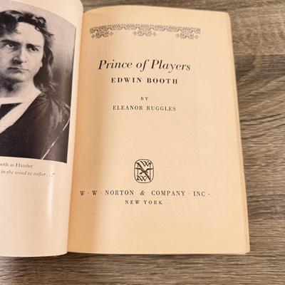 LOT 49L: Antique & Vintage Books - 1897 Quo Vadis by Henryk Sienkiewicz, 1881 Chapters in the History of Old S. Paul's, 1948...