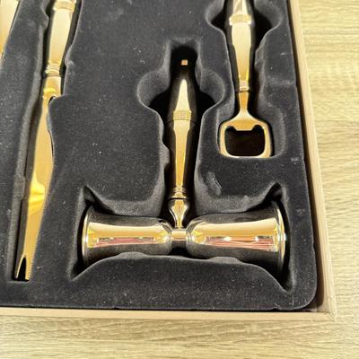 LOT 50L: Reed & Barton Williamsburg Silver Plate Bar Tool Set w/ Box