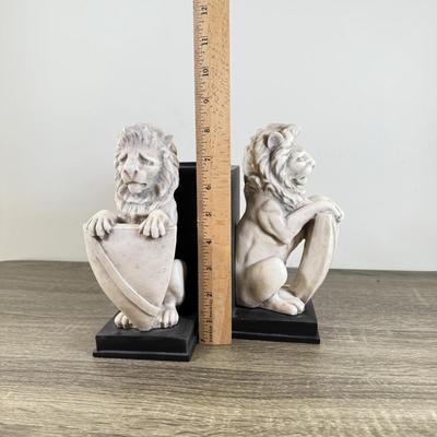 LOT 58M: Pair of 1992 White Marble Lion w/ Shield Bookends