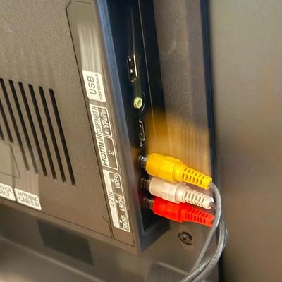 LOT 61L: LG LED Television Model 43LH500-UA