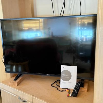 LOT 61L: LG LED Television Model 43LH500-UA