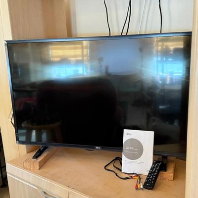 LOT 61L: LG LED Television Model 43LH500-UA