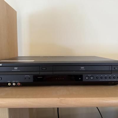 LOT 62L: Sony DVD Player/VCR Model SLV-0380P