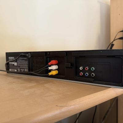 LOT 62L: Sony DVD Player/VCR Model SLV-0380P
