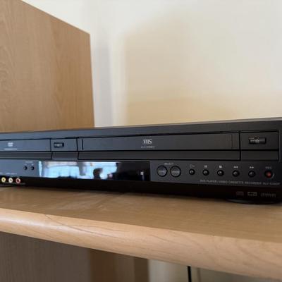 LOT 62L: Sony DVD Player/VCR Model SLV-0380P
