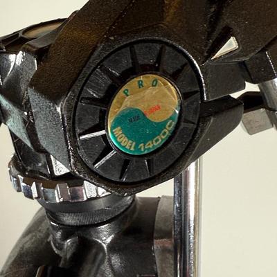 LOT 72M: Camera Tripods - Targus TGT-66TR & Vintage Pro Model 1400C