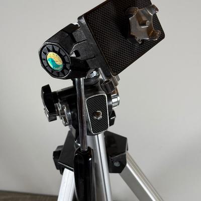 LOT 72M: Camera Tripods - Targus TGT-66TR & Vintage Pro Model 1400C