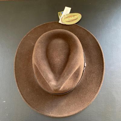 LOT 91 M: Scala Brown Wool Felt Size XL Cowboy Hat & Hats In The Belfry Black Felt Derby Hat Size 7 5/8