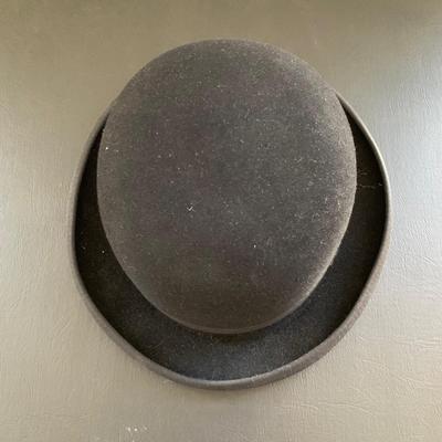 LOT 91 M: Scala Brown Wool Felt Size XL Cowboy Hat & Hats In The Belfry Black Felt Derby Hat Size 7 5/8