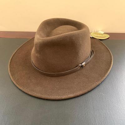 LOT 91 M: Scala Brown Wool Felt Size XL Cowboy Hat & Hats In The Belfry Black Felt Derby Hat Size 7 5/8