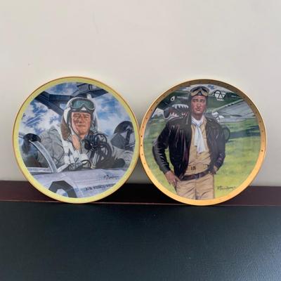 LOT 98 M: John Wayne Limited Edition Porcelain Plate Collection; Franklin Mint by Robert Tomenbaum; "The Legend Lives On",...