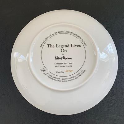 LOT 99 M: John Wayne Limited Edition Porcelain Plate Collection; Franklin Mint by Robert Tomenbaum & Bradford Exchange by David Sutton