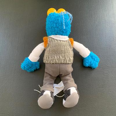 LOT 105 M: The Muppets Collection: Lego Figures, Posable Kermit w/ Banjo Figure, Statler & Waldorf in Balcony Figures, "The...