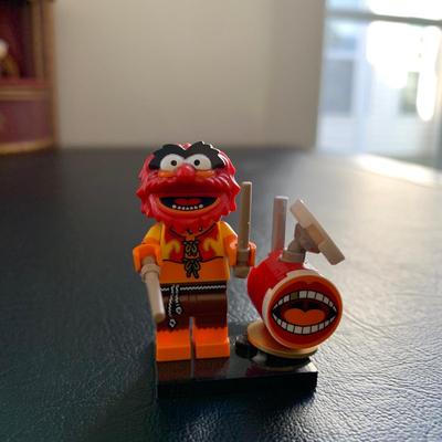 LOT 105 M: The Muppets Collection: Lego Figures, Posable Kermit w/ Banjo Figure, Statler & Waldorf in Balcony Figures, "The...