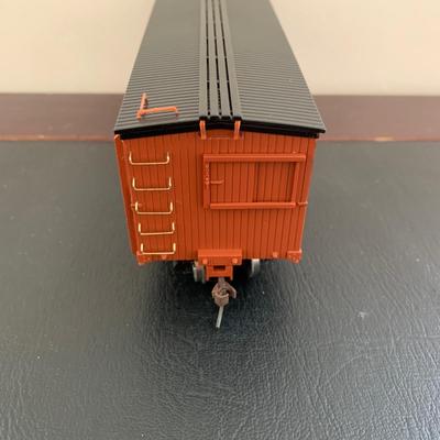 LOT 106 M: Hawthorne Village John Wayne Bachmann Train Collection