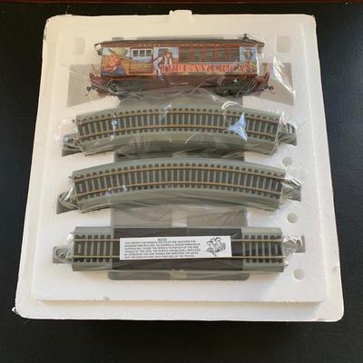 LOT 106 M: Hawthorne Village John Wayne Bachmann Train Collection