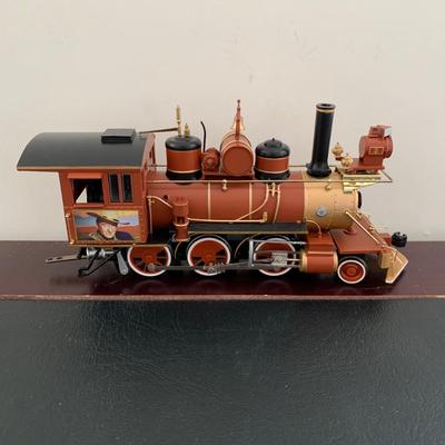 LOT 106 M: Hawthorne Village John Wayne Bachmann Train Collection