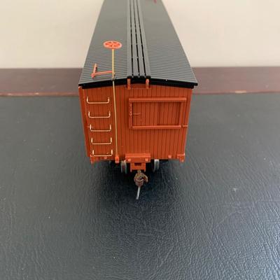 LOT 106 M: Hawthorne Village John Wayne Bachmann Train Collection