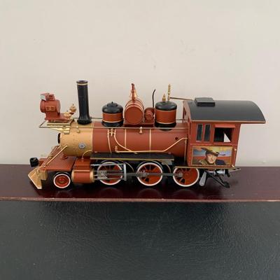 LOT 106 M: Hawthorne Village John Wayne Bachmann Train Collection