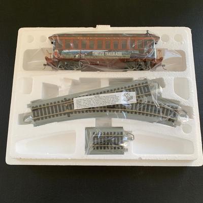 LOT 106 M: Hawthorne Village John Wayne Bachmann Train Collection