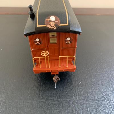 LOT 106 M: Hawthorne Village John Wayne Bachmann Train Collection