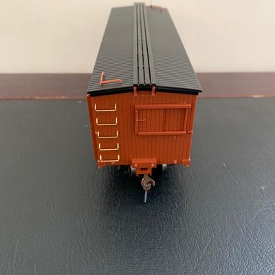 LOT 107 M: Hawthorne Village John Wayne Bachmann Train Collection
