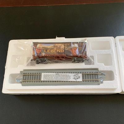LOT 107 M: Hawthorne Village John Wayne Bachmann Train Collection