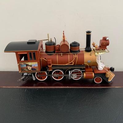 LOT 107 M: Hawthorne Village John Wayne Bachmann Train Collection