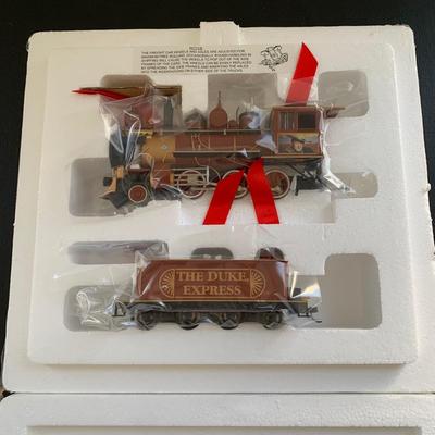 LOT 107 M: Hawthorne Village John Wayne Bachmann Train Collection