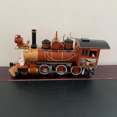 LOT 107 M: Hawthorne Village John Wayne Bachmann Train Collection