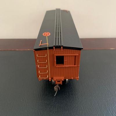 LOT 107 M: Hawthorne Village John Wayne Bachmann Train Collection