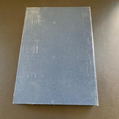 LOT 112 M: 1979 The Official History Of The United States In Mint Stamps Book