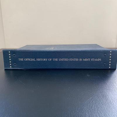 LOT 112 M: 1979 The Official History Of The United States In Mint Stamps Book