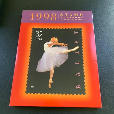 LOT 114 M: Stamp Yearbook Collection 1997 - 2000 & 2004