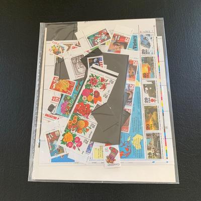 LOT 115 M: Stamp Yearbook Collection 1992 - 1995