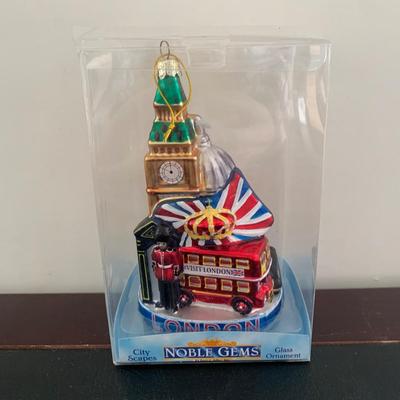 LOT 117 M: UK Christmas Ornaments & 13 Levenger Pewter Charles Dickens Head Ornaments