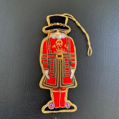 LOT 117 M: UK Christmas Ornaments & 13 Levenger Pewter Charles Dickens Head Ornaments